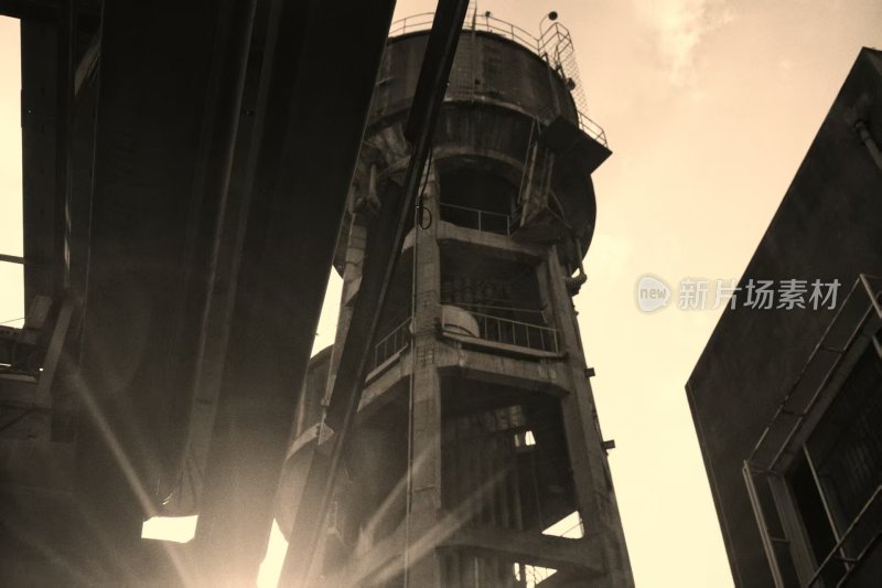 工业建筑水塔仰视视角-东郊记忆