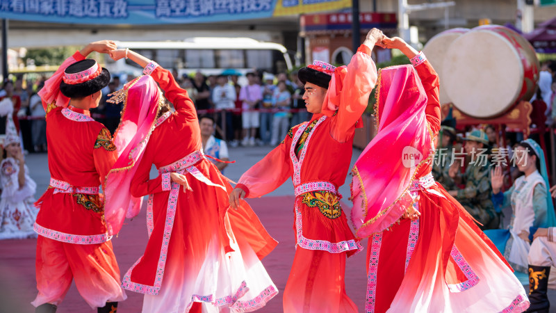 乌鲁木齐新疆国际大巴扎旅游旺季场景