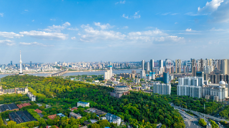 中国湖北武汉地标之龟山电视塔与龟山风景区