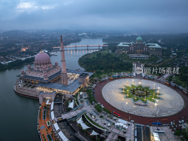 马来西亚布城粉色水上清真寺建筑景观航拍