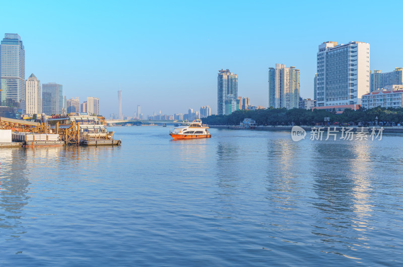 广州珠江滨江城市高楼建筑与码头