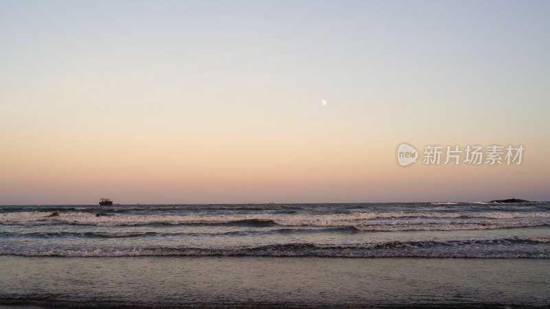 海浪俯拍沙滩大海航拍海滩唯美海边蓝色海水