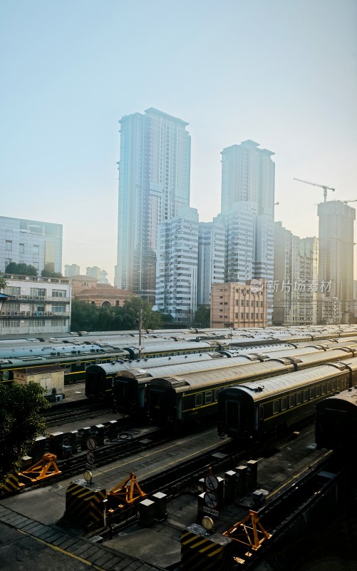 上海城市中火车站及周边高楼景象