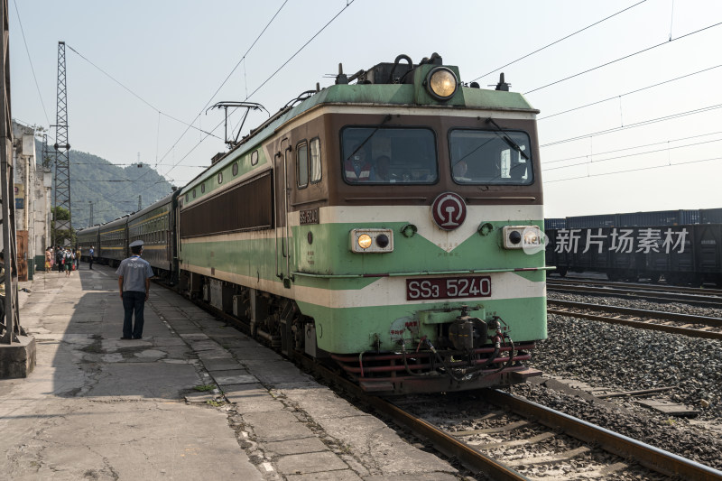 成昆铁路韶山SS3电力机车