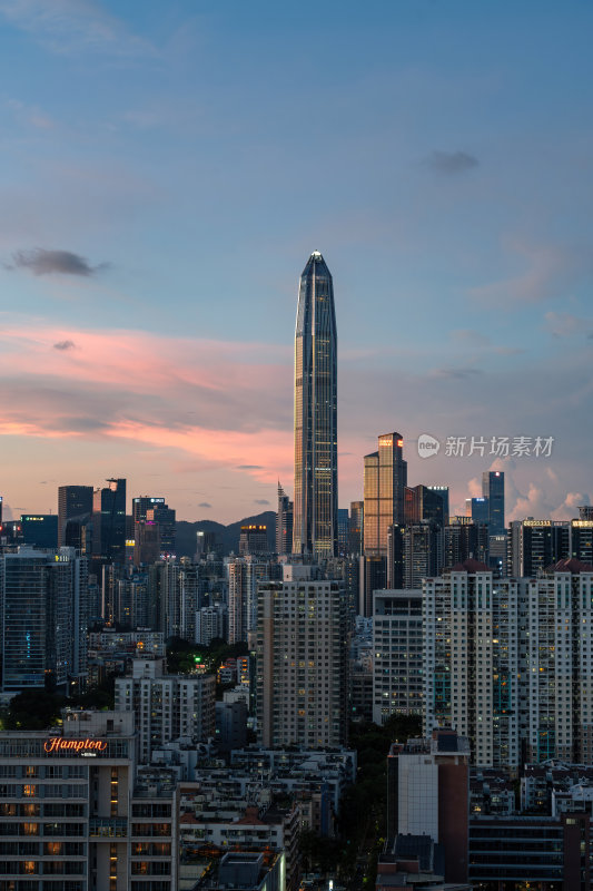 深圳福田CBD大湾区平安大厦夜景蓝调