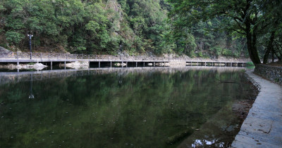 宁静的瑶里古镇水乡河道早晨