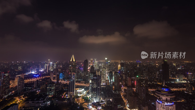 上海陆家嘴阴雨天