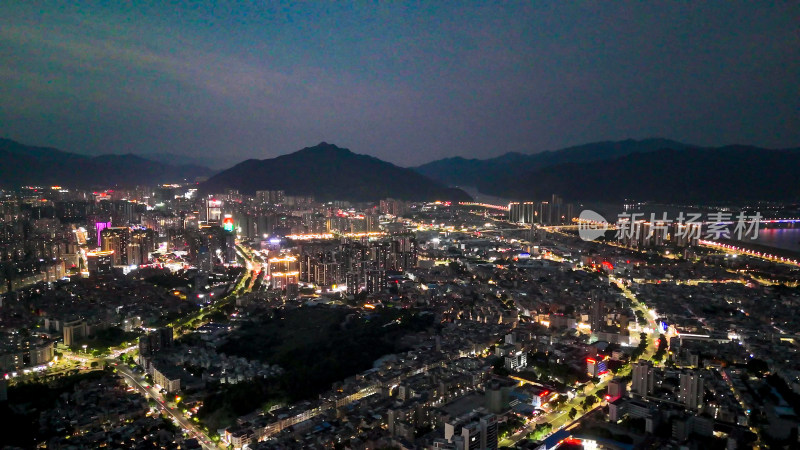 广东肇庆城市夜景灯光航拍图