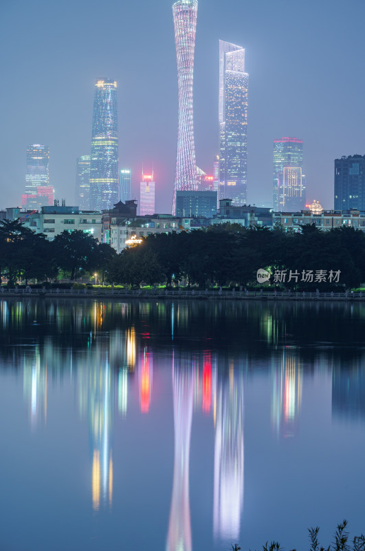 广州海珠湖望珠江新城摩天大楼夜景灯光秀