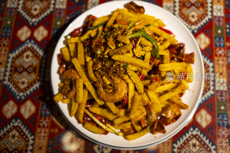 新疆美食中国菜薯条虾