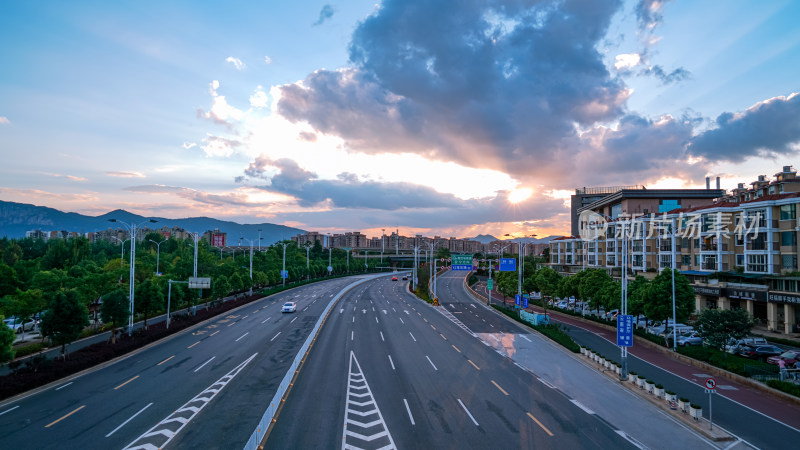 广福路车流