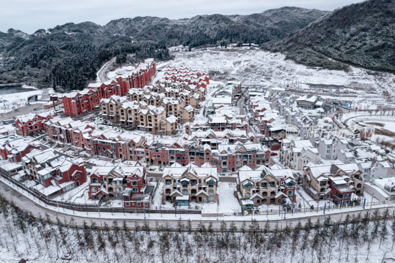 冬天重庆南天湖雪中的小镇