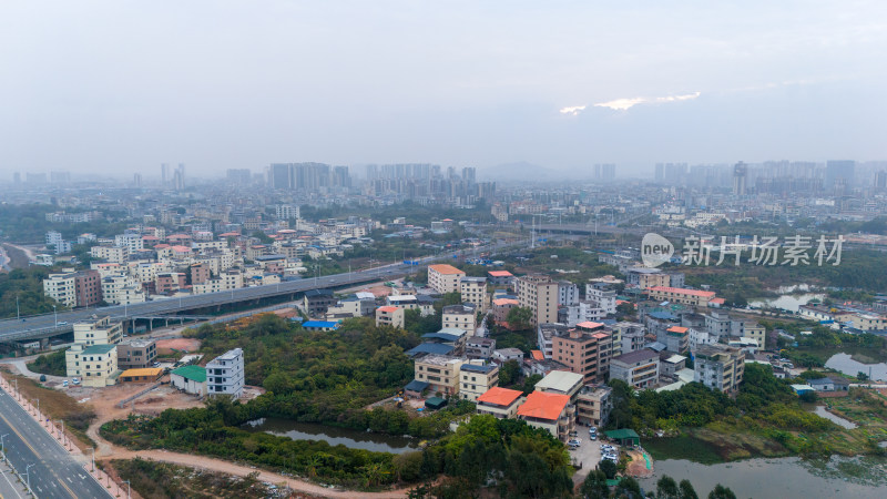 春季清晨时分雾天的惠州城市航拍景观