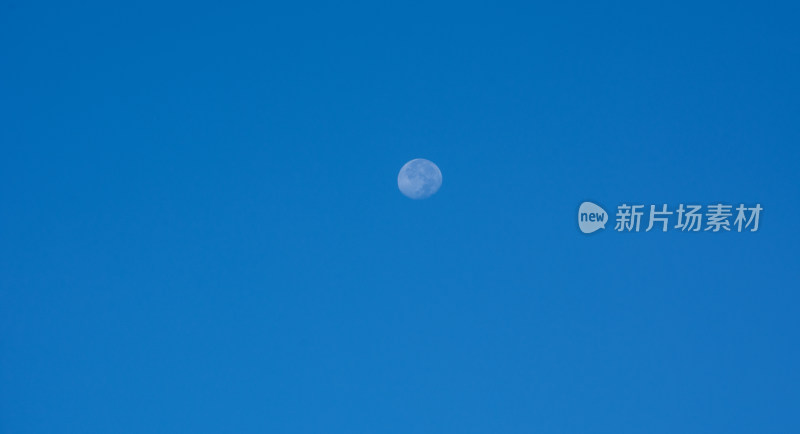 白天蓝色天空素材月亮