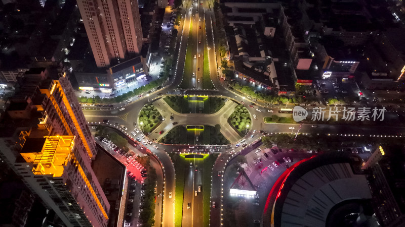 俯拍城市夜景拥堵交通图