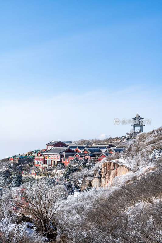 春雪后的泰安泰山风景区自然风光景点景观