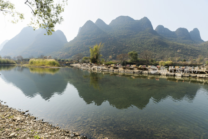 冬季阳朔遇龙河山水风光