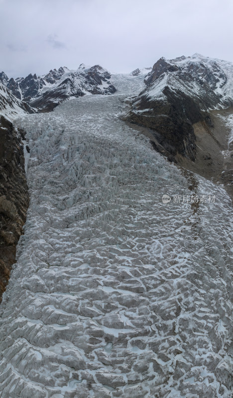 西藏那曲地区布加雪山冰川冰湖高空航拍