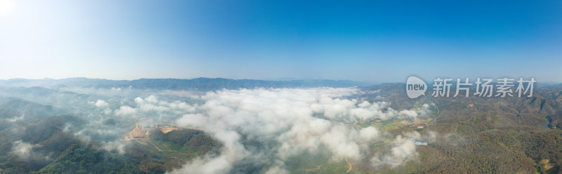 航拍云海山峦自然风光全景图