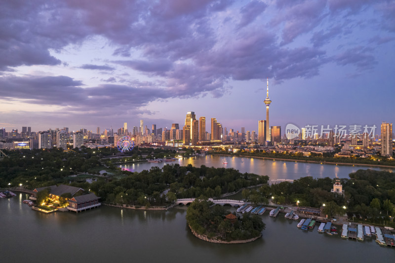 天津天塔湖水上公园景区城市日落晚霞风光