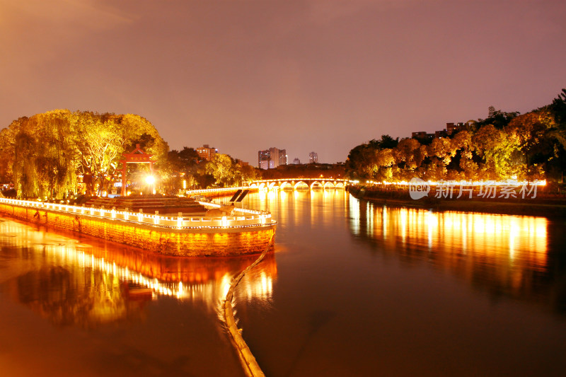 城市夜景河流