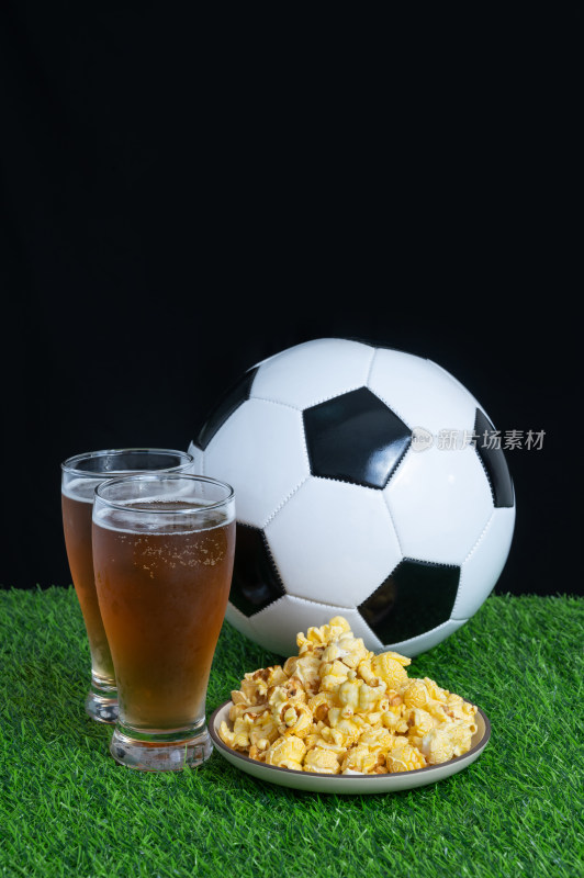 观看足球比赛的零食和啤酒