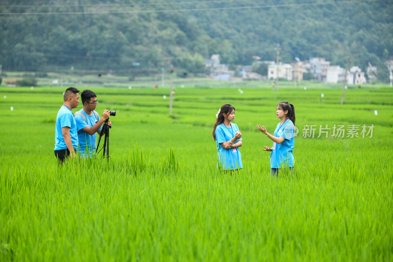 大学生暑期支教志愿者服务山区