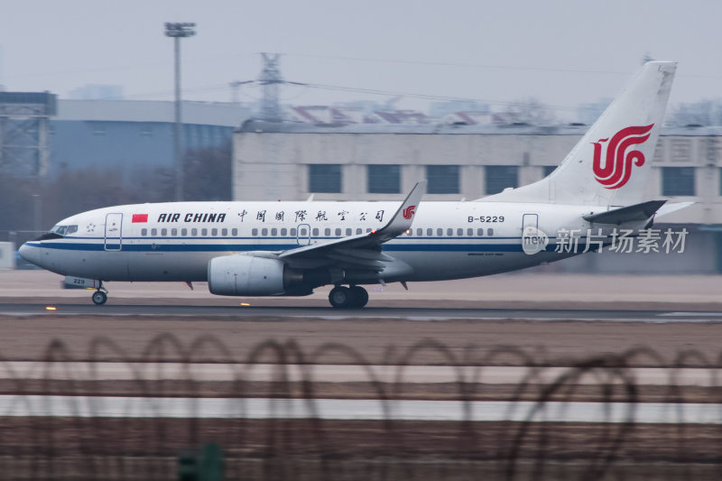 中国国际航空飞机停在机场