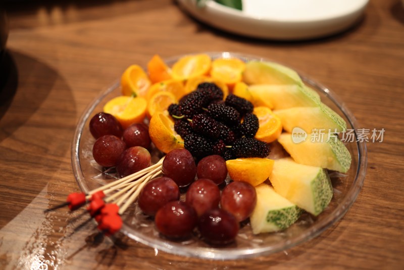 餐桌上的水果盘