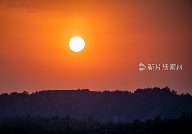 陕西延安凤凰山宝塔山黄昏日落景观