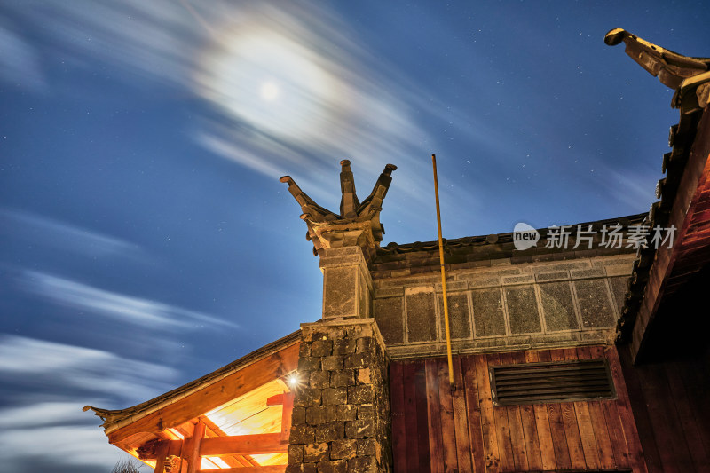 星空下的金茂璞修雪山酒店