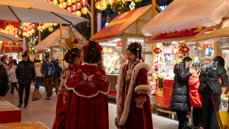 成都高新区铁像寺水街的新年氛围