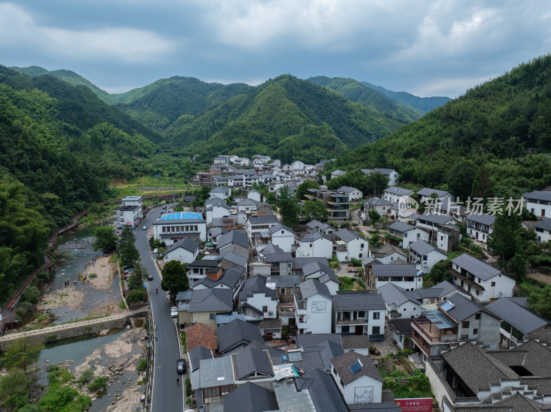 航拍浙江杭州临安区龙门秘境石门村山间村落