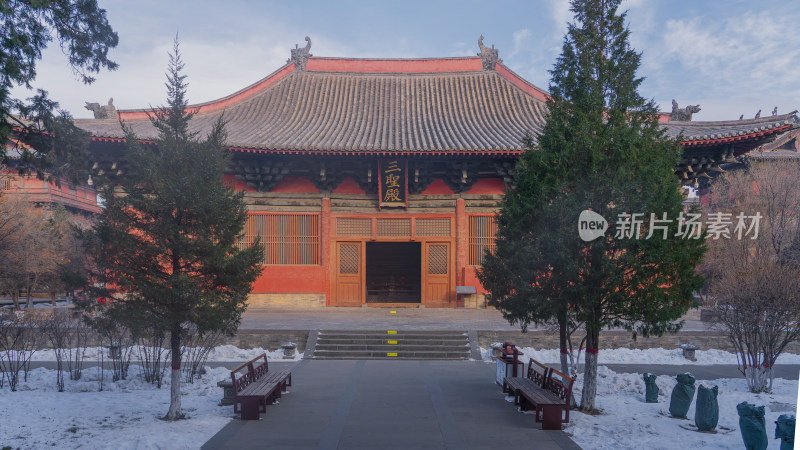 冬季雪后的山西大同善化寺