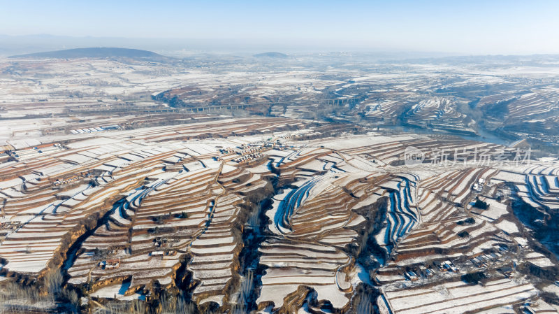 梯田航拍全景自然风景冬天下雪地形地理