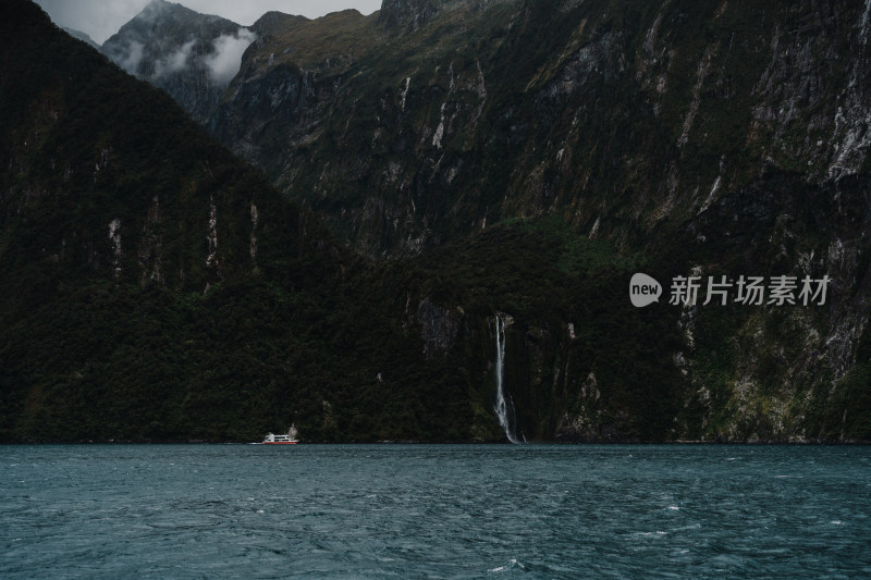 新西兰米佛峡湾Milford Sound