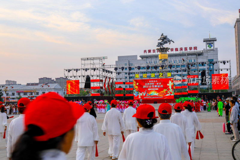 呼伦贝尔市成吉思汗广场文娱活动广场舞