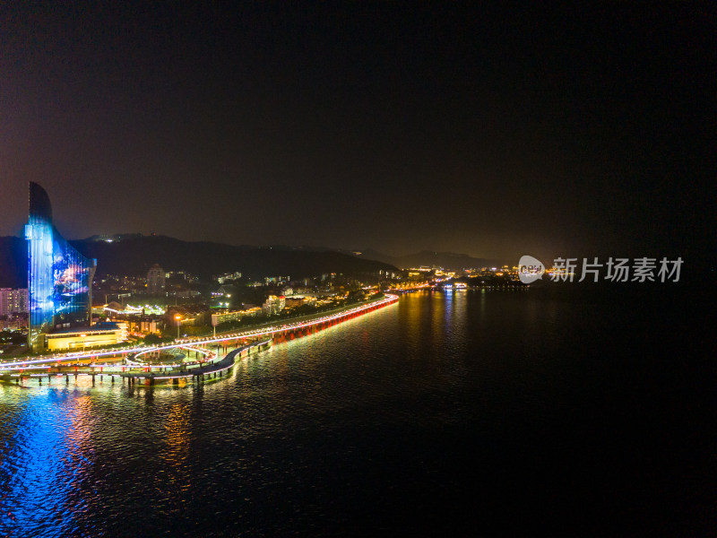 福建厦门双子塔鼓浪屿夜景航拍图