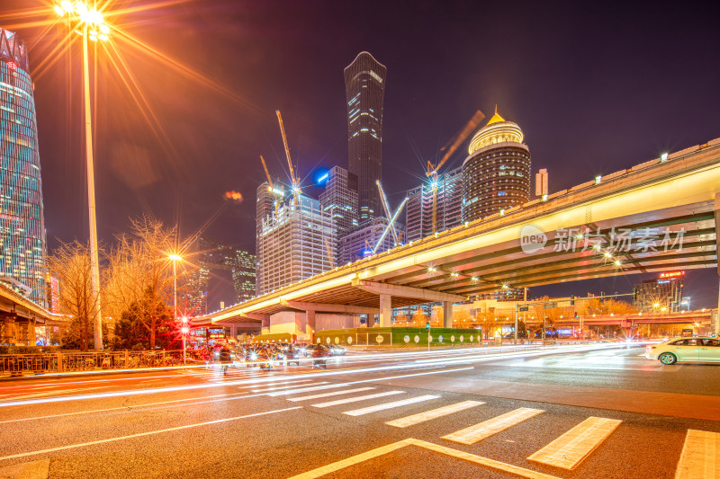 北京国贸高架桥和建筑群夜景