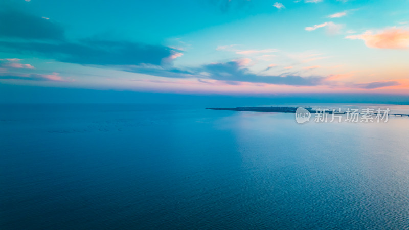 航拍视角的天空大海自然风景