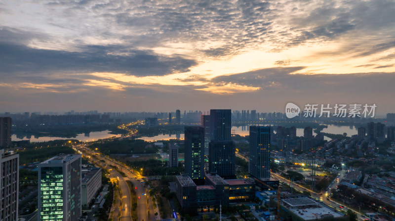 武汉东西湖区金银湖联通路城市夜晚