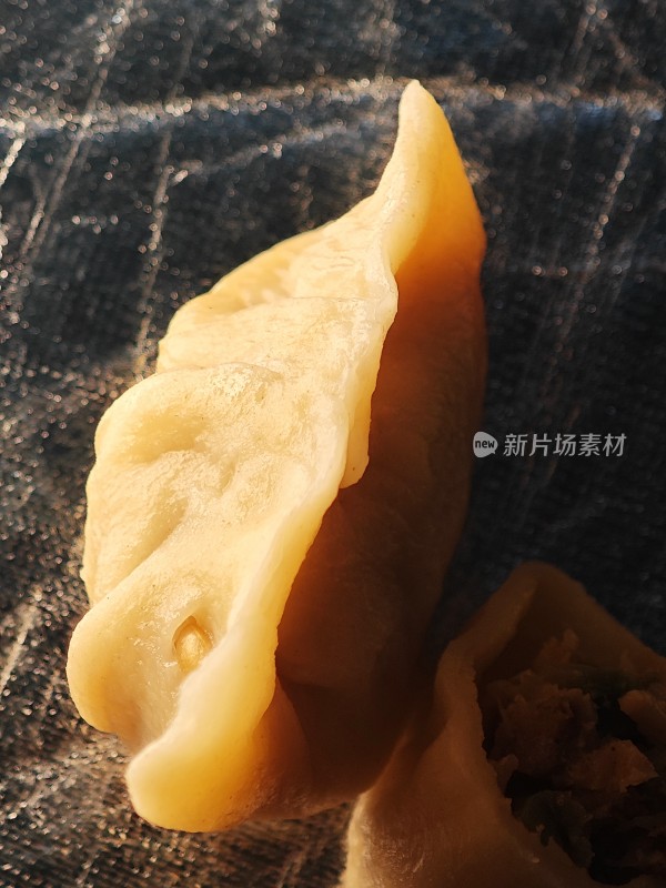 馅料饱满的饺子特写展示