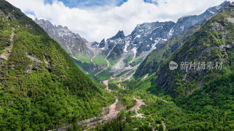 四川阿坝理县理小路自驾游沿途高山雪山