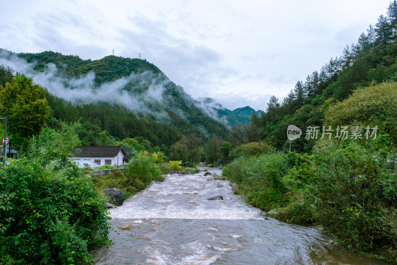 汉中留坝火烧店镇秦岭深处的山水田园风光