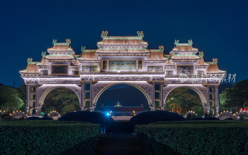 佛山顺峰山公园中华第一牌坊中式建筑夜景