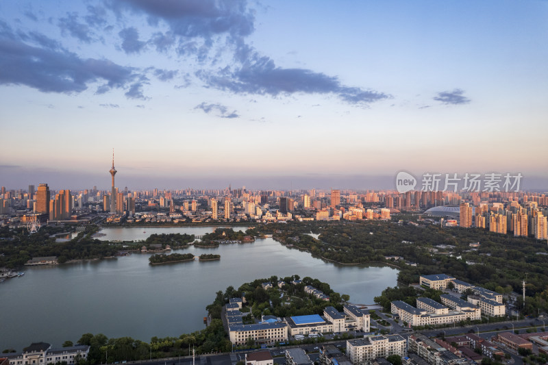 天津天塔湖水上公园景区城市日落晚霞风光