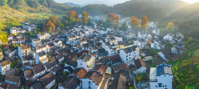 航拍江西婺源石城徽派建筑秋色枫叶村庄日出