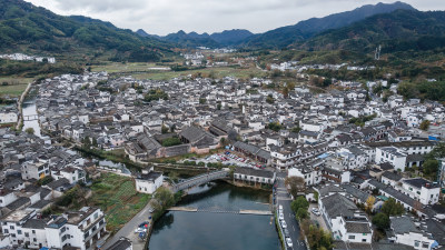 安徽呈坎村山村秋景徽派建筑群航拍