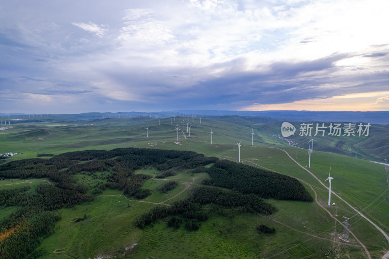 内蒙古呼和浩特辉腾锡勒草原航拍晚霞 风车