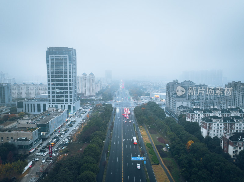 航拍雨雾天气下的昆山城镇风光